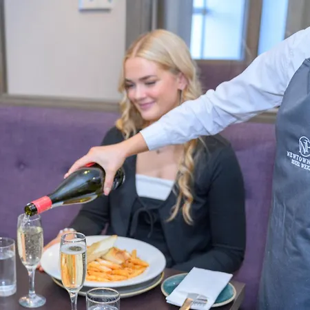 فندق Newtown Park