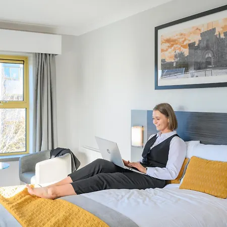 Newtown Park Hotell 3*