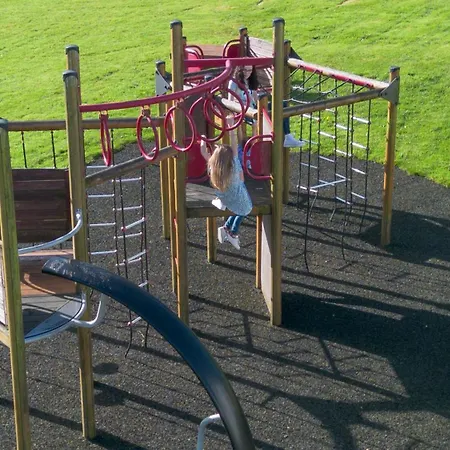 Newtown Park 3*