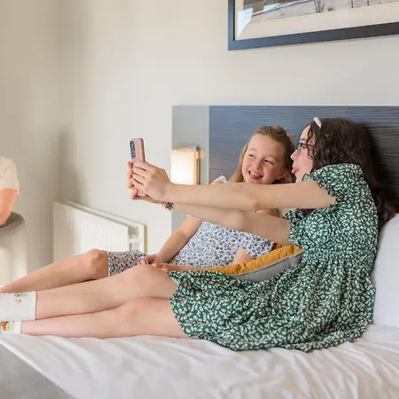 Newtown Park فندق