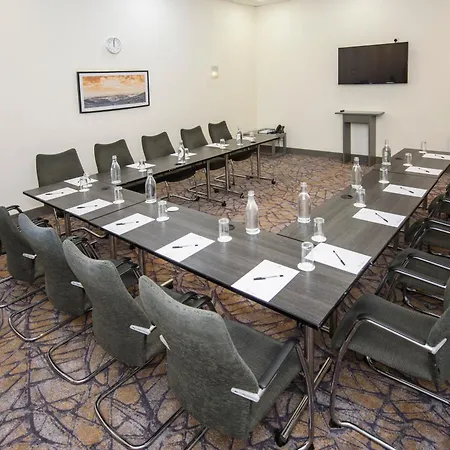 Newtown Park Hotell 3*